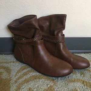 Slouchy casual boots